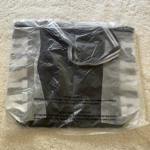 New PINK bags(BUNDLE) - Picture 5 of 9